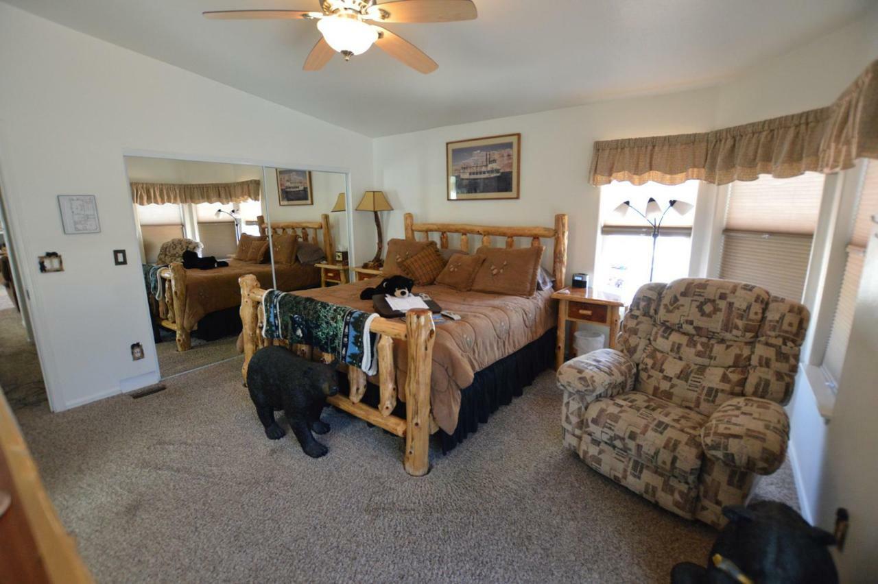 The Bear's Den